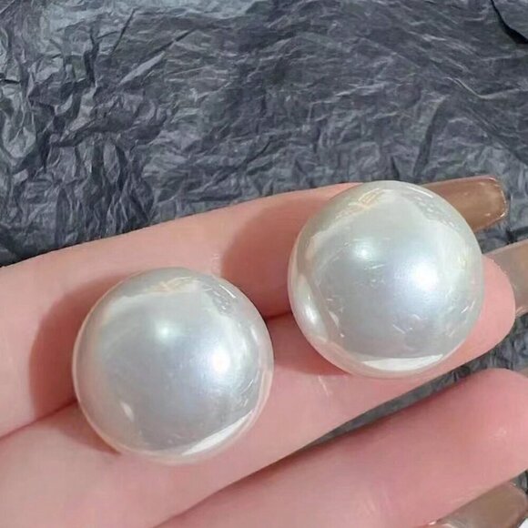 White Faux Pearl Stud Earrings Flat Large Imitation High Gloss Earring - Picture 7 of 9